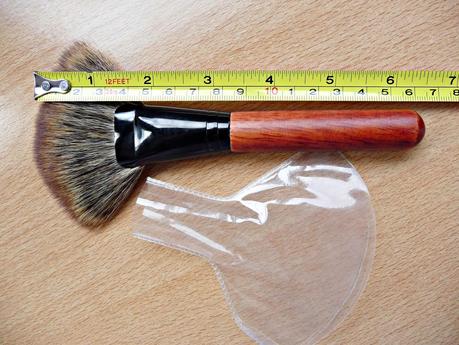 Brocha abanico de Buy in coins. ¡Si no lo veo, no lo creo!