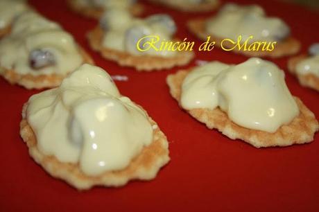 TURRONCILLOS DE CHOCOLATE BLANCO Y ARÁNDANOS