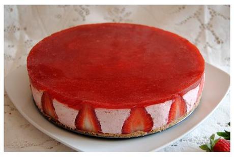 Tarta semifría de fresas y nata