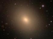 Estrellas rojas bulbos galácticos grandes: Cómo agujeros negros forma galaxias