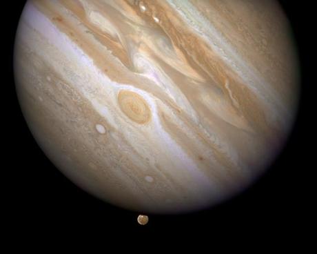 Júpiter y su luna Ganímedes