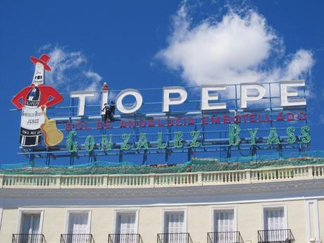 Cartel de Tío Pepe en la Puerta del Sol.