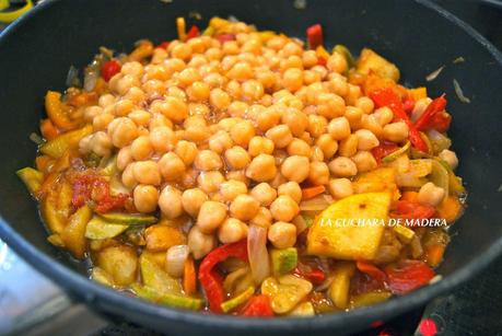 GARBANZOS CON VERDURAS AL CURRY