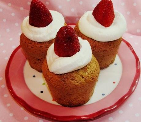 Pastelillo de nata y fresa, un bocado delicioso