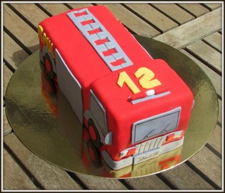 Tarta Coche de Bomberos, para celebrar un acontecimiento muy especial.