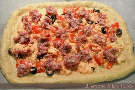 Pizza casera con chorizo criollo y bacon