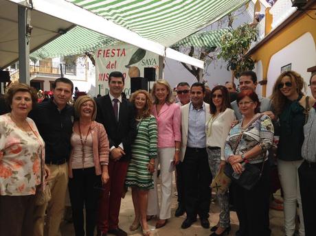 Sayalonga rinde tributo al níspero repartiendo más de 2.000 kilos