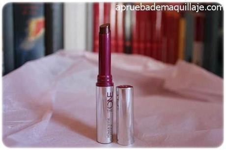 detalle de la barra de labios The One Power Shine de Oriflame tono cocoa burst