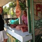 ¿Cómo sobrevivir en Cuba con 18 dólares al mes? carne-de-cerdo-30-pesos-la-libra