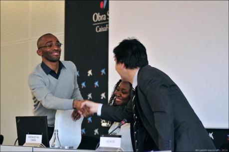 Regalo de la Asociación de Coreanos en Catalunya a la Asociación Maboque de Angoleños