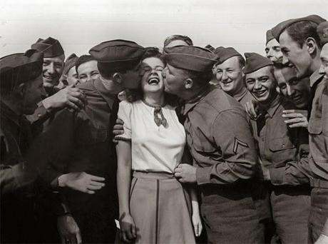 10.000 besos para ganar la guerra