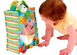 Gatear “el Rastreo y la Exploración” niño mirandose al espejo