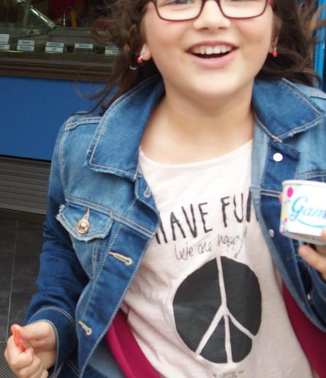 Alicia en ... We are happy by LCDP