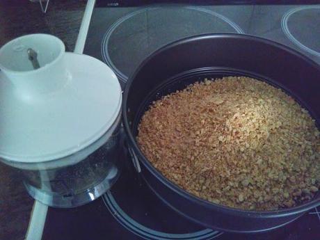 Tarta de pettit suisse y Hello Kitty Tarta de pettit suisse y Hello Kitty