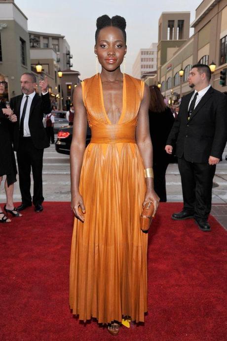 ESTILO DE LUPITA NYONG 20 B