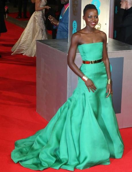 ESTILO DE LUPITA NYONG 17 B