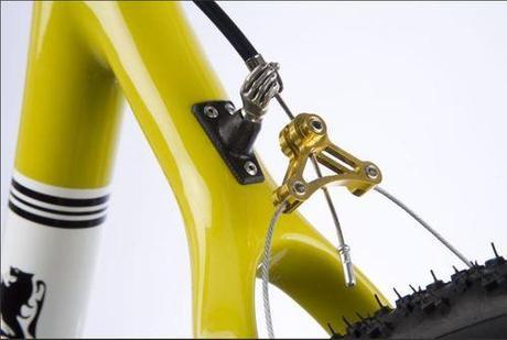 Cómo cambiar los cables y fundas de tus frenos y cambios El cambio de cables y funda de los frenos y cambios es sencillo y fácil de realizar.