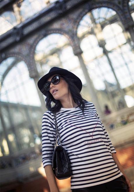 street style barbara crespo retiro palacio cristal a bicyclette tshirt navy heart fashion blogger outfit blog de moda