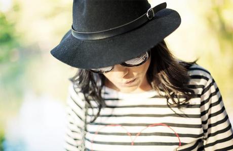 street style barbara crespo retiro palacio cristal a bicyclette tshirt navy heart fashion blogger outfit blog de moda