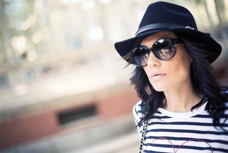 street style barbara crespo retiro palacio cristal a bicyclette tshirt navy heart fashion blogger outfit blog de moda