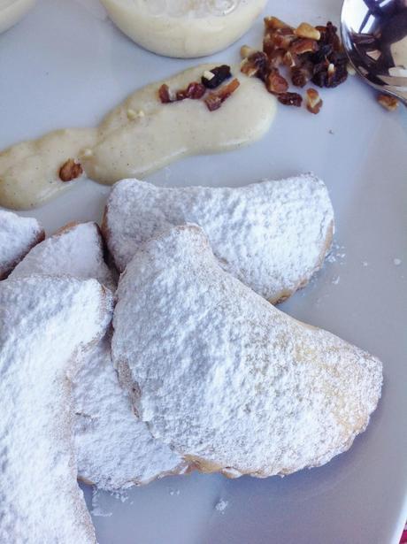 PASTAS DE LA MEDIA LUNA O GALLETAS DEL LEÓN CON CREMA INGLESA AROMATIZADA CON VAINILLA Y CARDAMOMO - TERCER RETO NAZARÍ