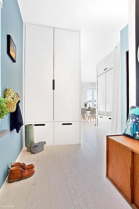 pisos luminosos pisos diáfanos decoración estilo nórdico escandinavo estanterías string encimeras de corian decoración pisos pequeños decoración en blanco cocinas blancas modernas cerámica y cristal iittala blog decoración nórdica 