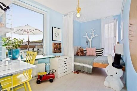 pisos luminosos pisos diáfanos decoración estilo nórdico escandinavo estanterías string encimeras de corian decoración pisos pequeños decoración en blanco cocinas blancas modernas cerámica y cristal iittala blog decoración nórdica 