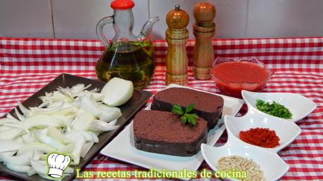 Receta fácil de sangre de pollo con tomate