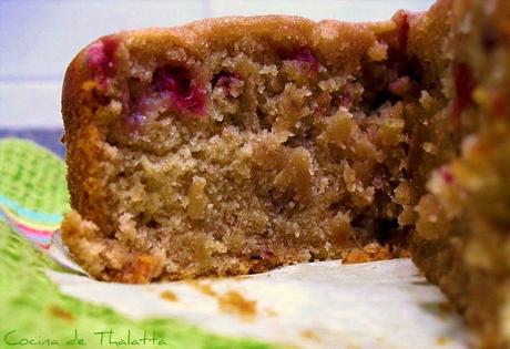 Esponjoso de plátano y fresas