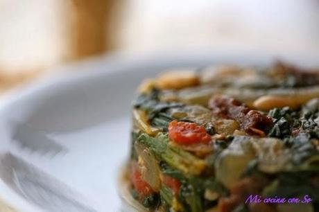 ESPINACAS CON CEBOLLA Y PIÑONES: