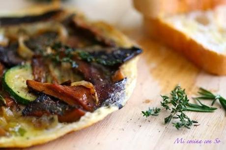 TORTILLA DE SETAS CON CEBOLLA Y CALABACÍN: