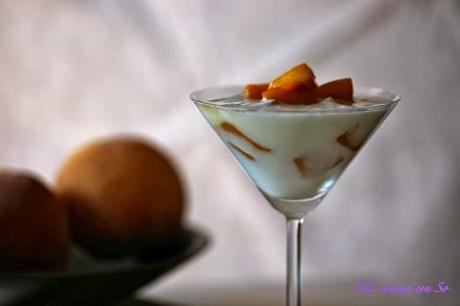 COPA DE YOGUR CON MELOCOTÓN CARAMELIZADO: