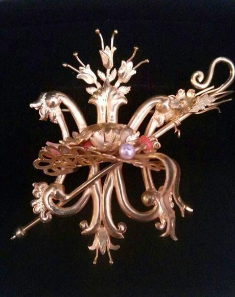 Un broche muy pastoreño para la Macarena