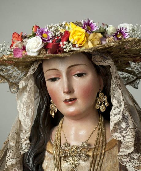 Besamanos a la Divina Pastora y ofrenda solidaria de alimentos