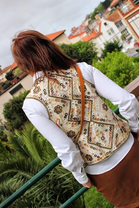 MIS LOOKS - UN CHALECO DOS LOOKS MIS LOOKS - UN CHALECO DOS LOOKS