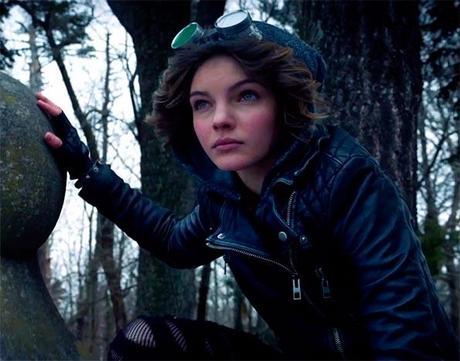 selina kyle catwoman camren bicondova