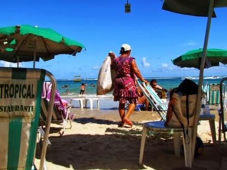 Vendedores en Playa del Francés, Maceió. Alagoas