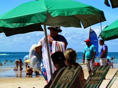 Vendedores en Playa del Francés, Maceió. Alagoas