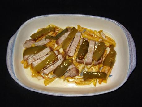 TIRAS DE LOMO CON GORGONZOLA Y BASE DE PATATAS