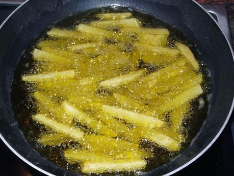 TIRAS DE LOMO CON GORGONZOLA Y BASE DE PATATAS