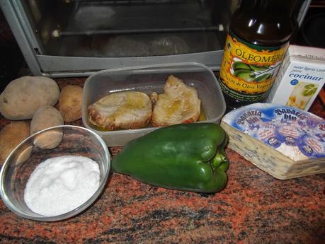 TIRAS DE LOMO CON GORGONZOLA Y BASE DE PATATAS