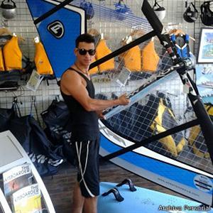 Cubano llega a U.S en tabla de windsurf