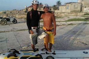 Cubano llega a U.S en tabla de windsurf