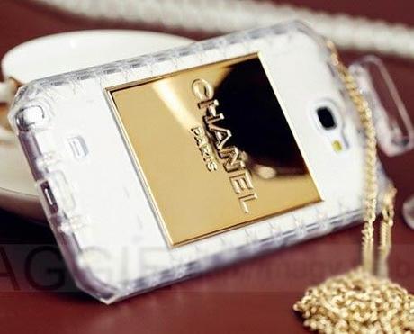 Fundas-bolso que imitan Chanel nº5