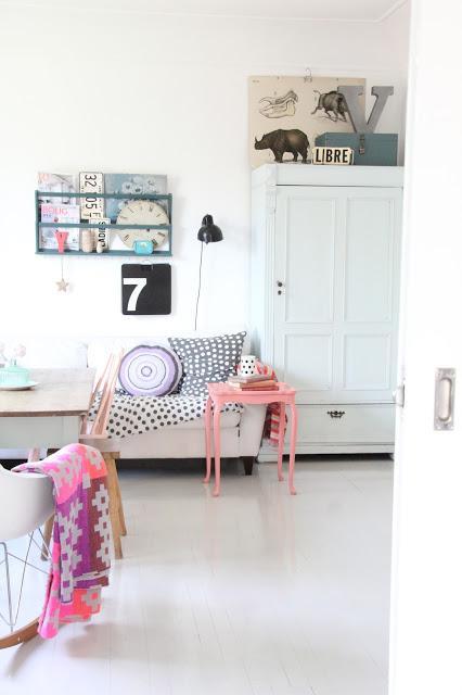 El detalle en rosa. Destaca un espacio con una pieza clave de color El detalle en rosa. Destaca un espacio con una pieza clave de color