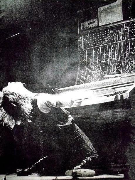 KEITH EMERSON REMEMORA SU OFERTA GRATIS A MOOG