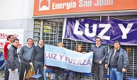 POBRE OFRECIMIENTO DE ENERGÍA SAN JUAN A EMPLEADOS EnergiaSanJuanProtestaEmpleados-07052014