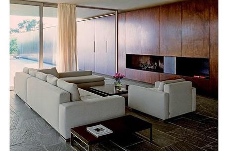 Casa Minimalista en Medio de la Aridez