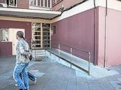 Cuatro escalones aislan personas mayores graves problemas movilidad