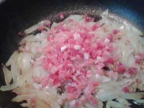 Coliflor con salsa de cebolla y jamón